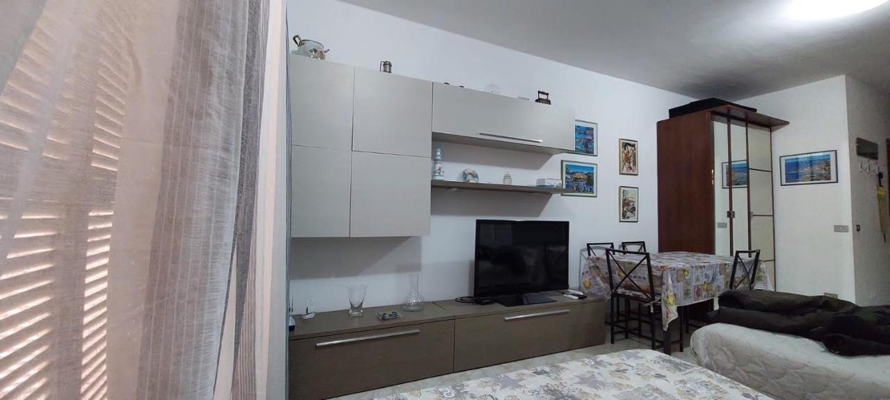 Ampio Monolocale Con Terrazzo - A 2 Passi Dal Mare Appartement Latte Buitenkant foto