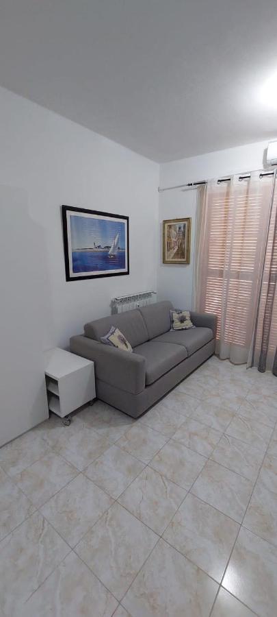 Ampio Monolocale Con Terrazzo - A 2 Passi Dal Mare Appartement Latte Buitenkant foto