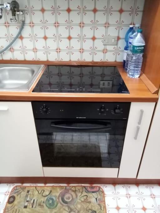Ampio Monolocale Con Terrazzo - A 2 Passi Dal Mare Appartement Latte Buitenkant foto